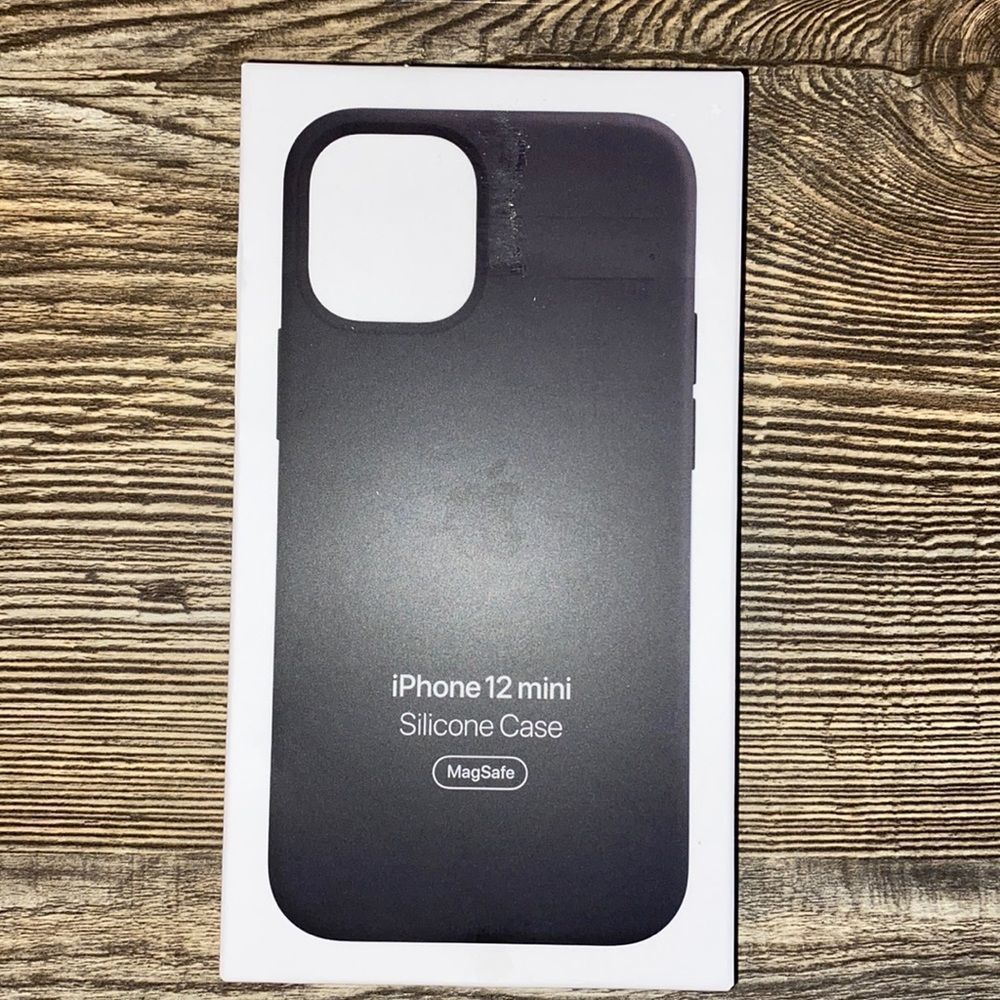 Apple Silicone Case with MagSafe (for iPhone 12 Mini) - Black. R - Picture 1 of 2